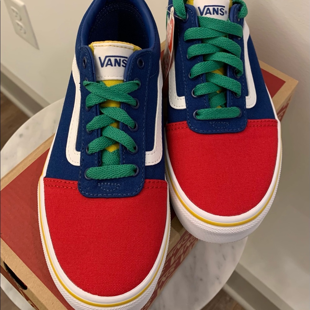 Kids old skool vans size 3, new, never worn 
Boy or Girl